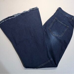 Barely worn dark wash high-rise bell bottoms jeans w/ no front pockets, Sz Large